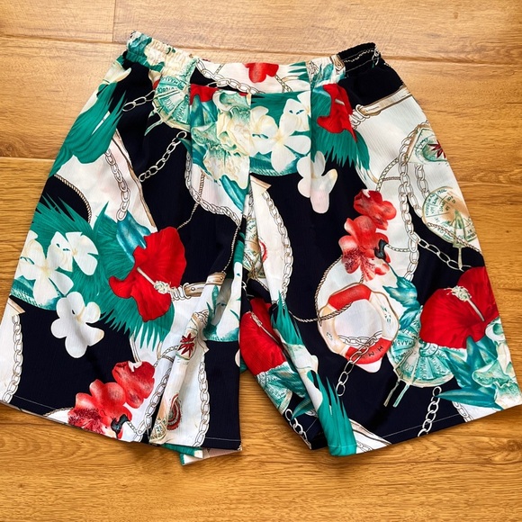 Tan Jay Pants - Vintage 90s Floral Patterned Shorts with Red and Green Accents